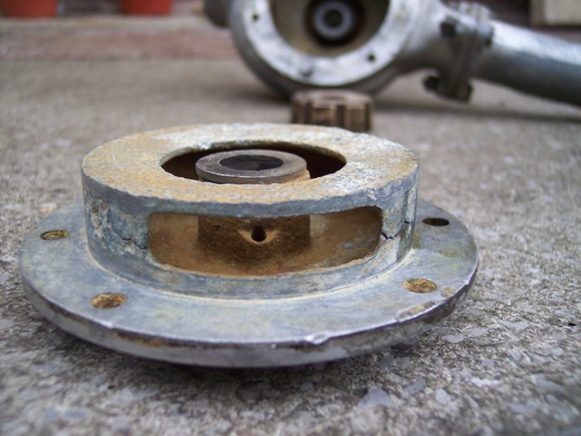 Endplate, showing cracks